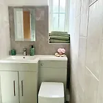 Luxury 5 Bedroom House Near York - Feriehus
