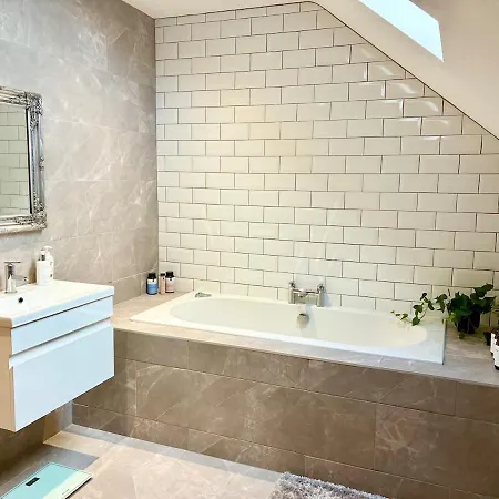 Luxury 5 Bedroom House Near York - בית נופש Escrick