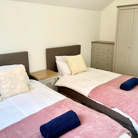 Luxury 5 Bedroom House Near York - * Escrick