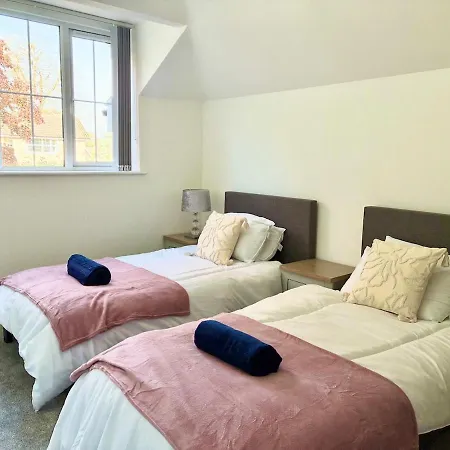 Luxury 5 Bedroom House Near York - Escrick