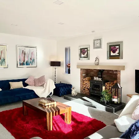 Luxury 5 Bedroom House Near York - Escrick