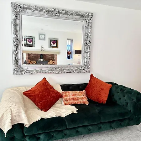 Luxury 5 Bedroom House Near York - Ferienhaus *