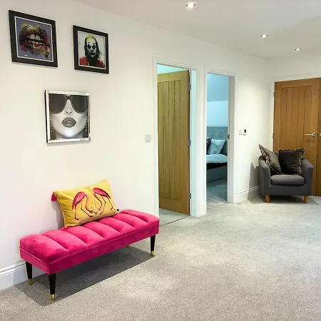 Luxury 5 Bedroom House Near York - Ferienhaus