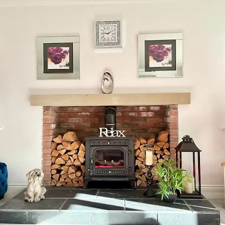 Luxury 5 Bedroom House Near York - Ferienhaus