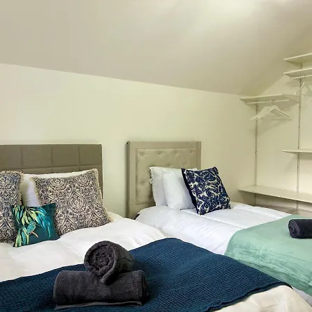 Luxury 5 Bedroom House Near York - Holiday home Escrick