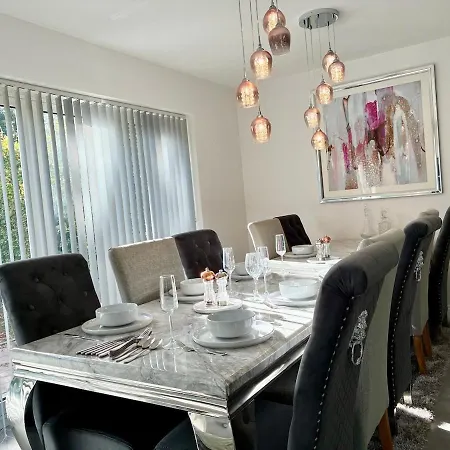 Holiday home Luxury 5 Bedroom House Near York - *