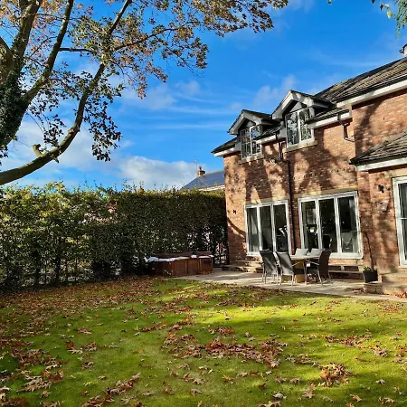 Holiday home Luxury 5 Bedroom House Near York - Escrick