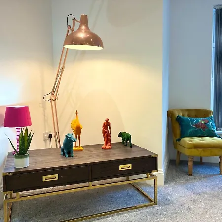 Luxury 5 Bedroom House Near York - Holiday home *